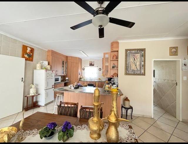 3 BEDROOM TOWNHOUSE FOR SALE IN VANDERBIJLPARK SE 2